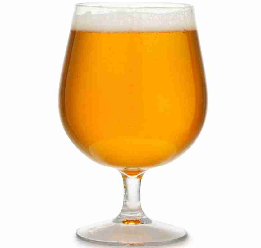 Allroundglas eller �lglas i plast fyllt med �l