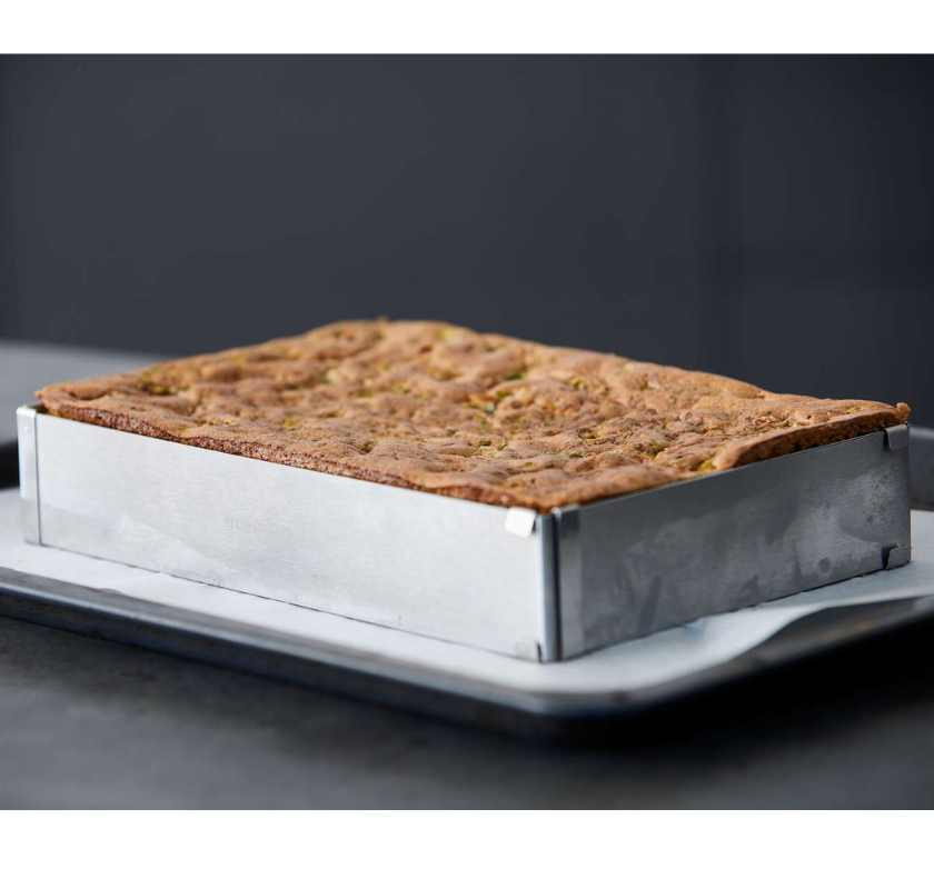 Rektangul�r justerbar t�rtram med kaka