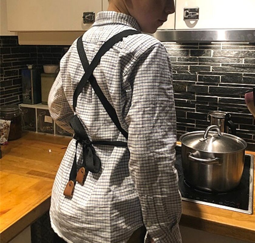 F�rkl�de i skinn f�r unga m�sterkockar och bagare