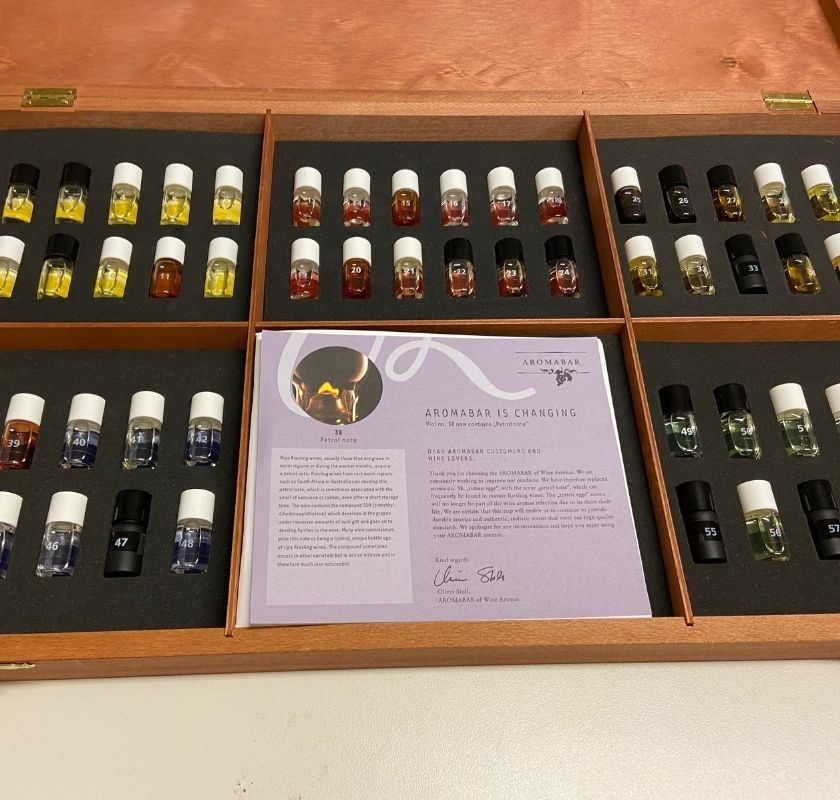 aromprover f�r n�san p� en vink�nnare.