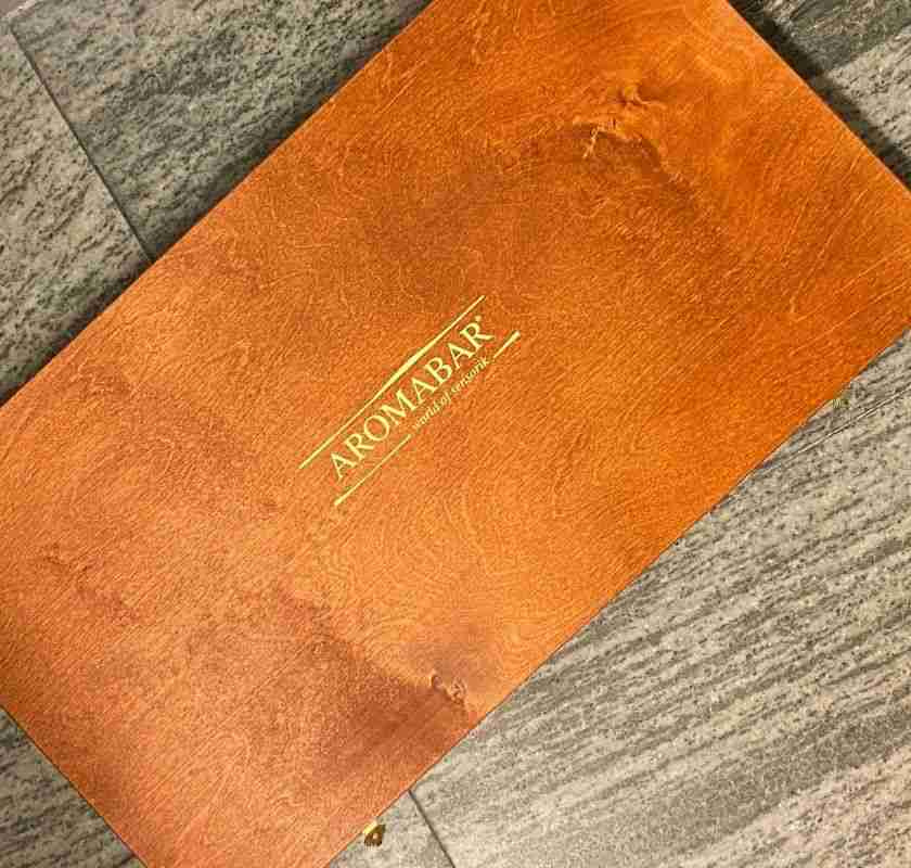 Fin l�da av tr� f�r vinaromer