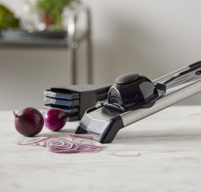 Mandolin i rostfritt med 5 sk�r med l�kringar