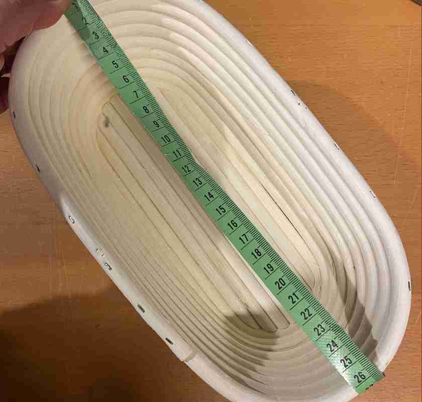 J�skorg oval med m�ttband m�ter 26,5 cm i ovankant