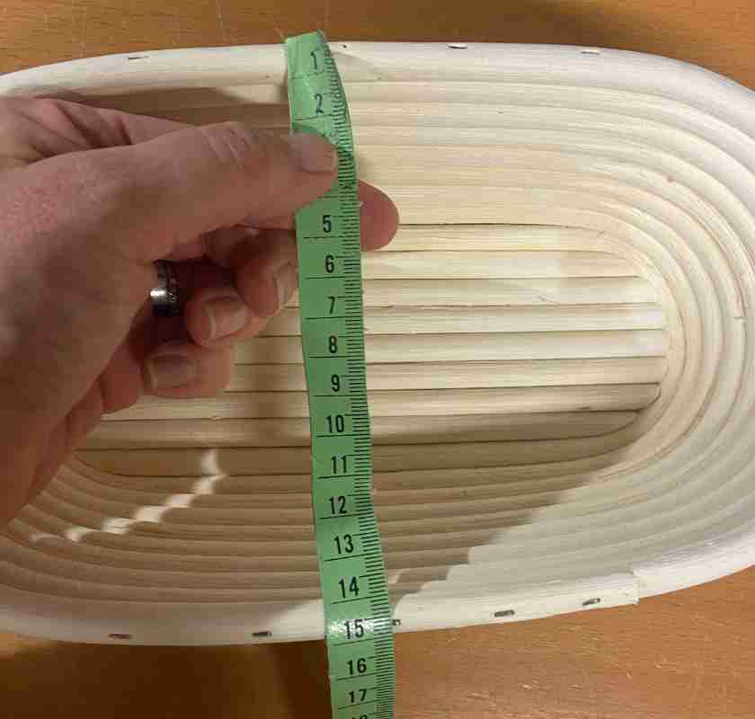 J�skorg oval med m�ttband m�ter 15 cm i p� bredden i �verkant