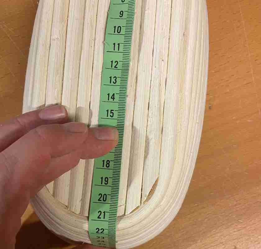 J�skorg oval med m�ttband m�ter 21,5 cm l�ngd i botten