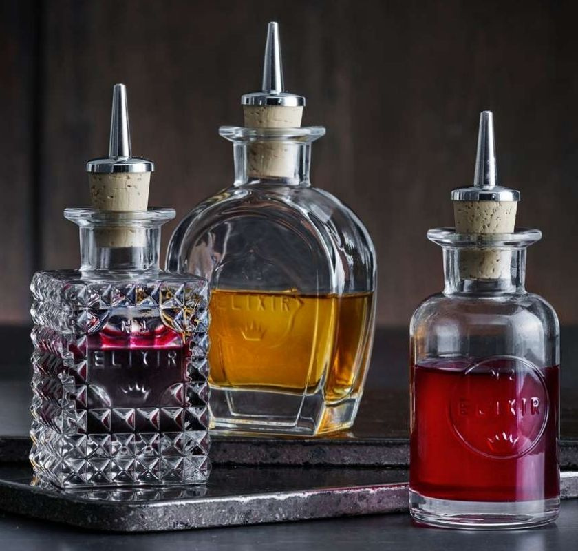 Bitterflaskor och st�nkflaskor p� Freaky kitchen