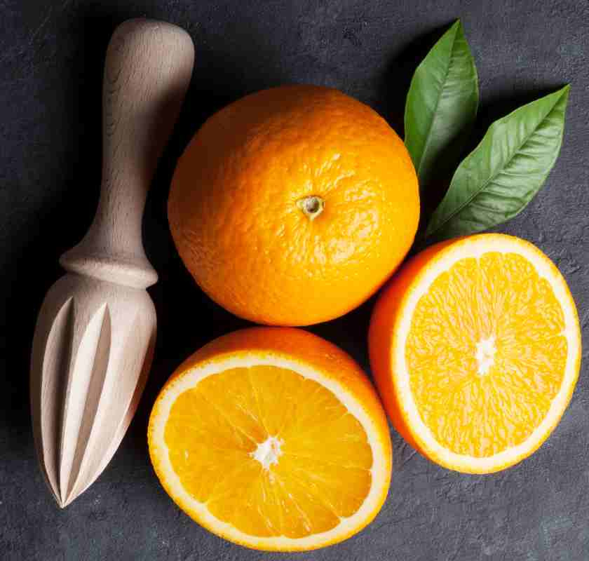 Citruspress i tr� med apelsiner