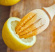 Citruspress i tr pressar citron