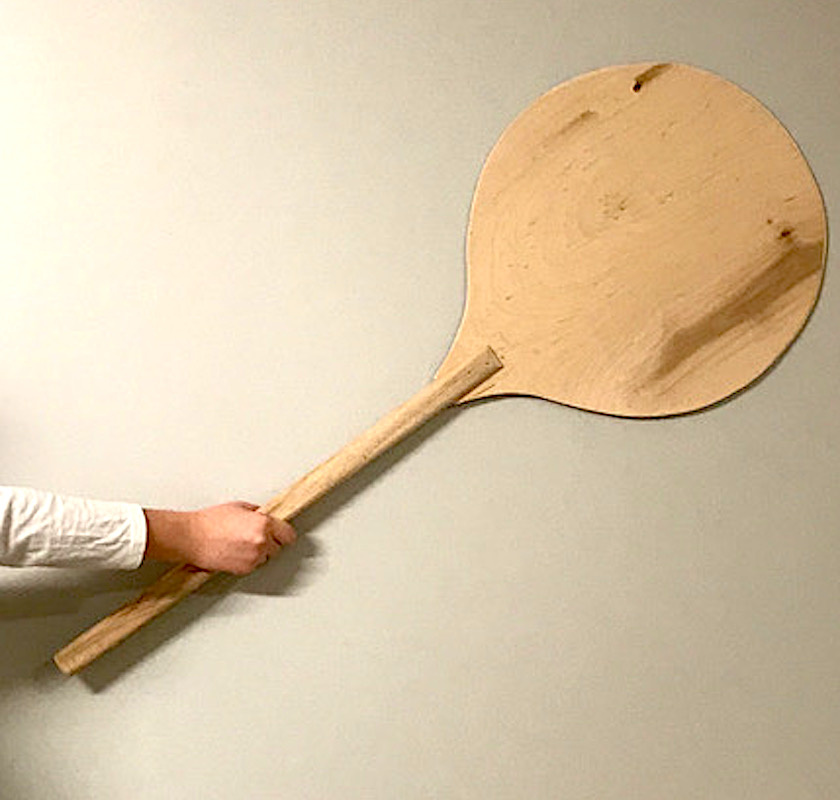 pizzaspade i tr� med l�ngt skaft