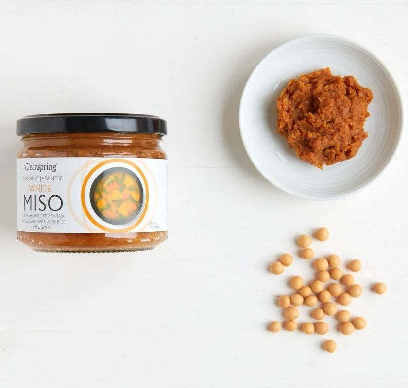 Misopastan i burk och p� fat