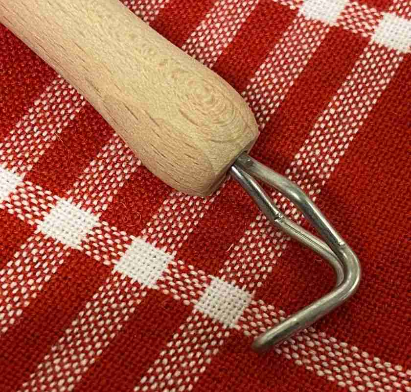 Diskborste i tr� med svart tagelborst