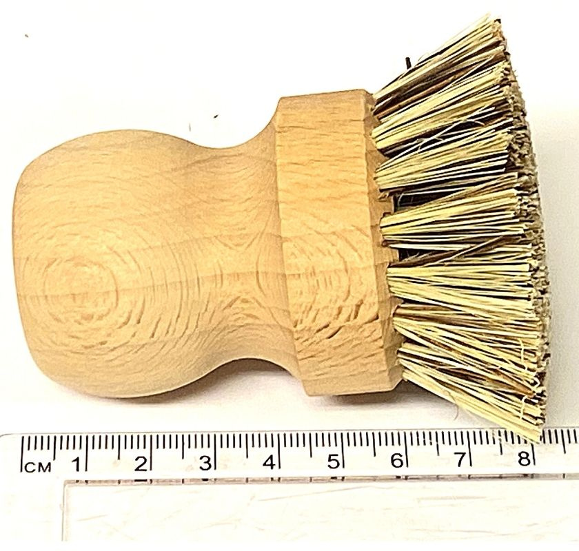 Grytborste i tr� med naturborst