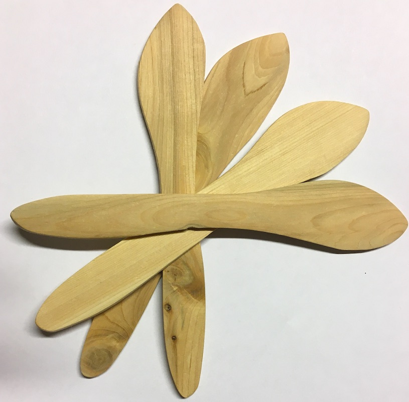 Handgjorda sm�rknivar i en