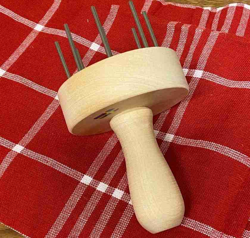 Br�dnagg i tr� med 9 rostfria pinnar