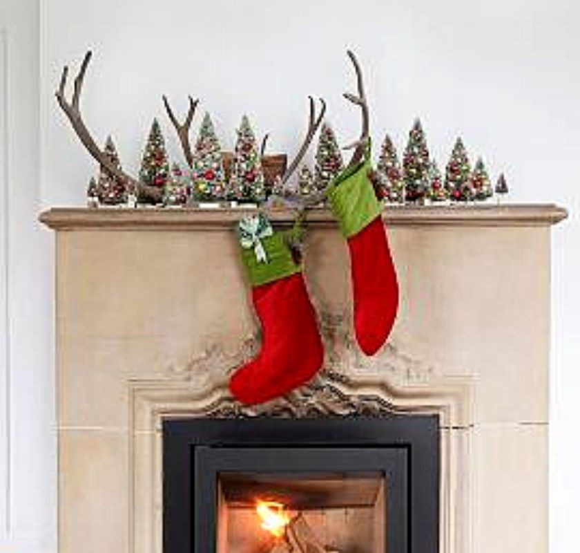 2 julstrumpor h�nger �ver spisen