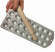 Ravioliform 24st 40x40 mm med kavel Hand håller ravioliform med kavel