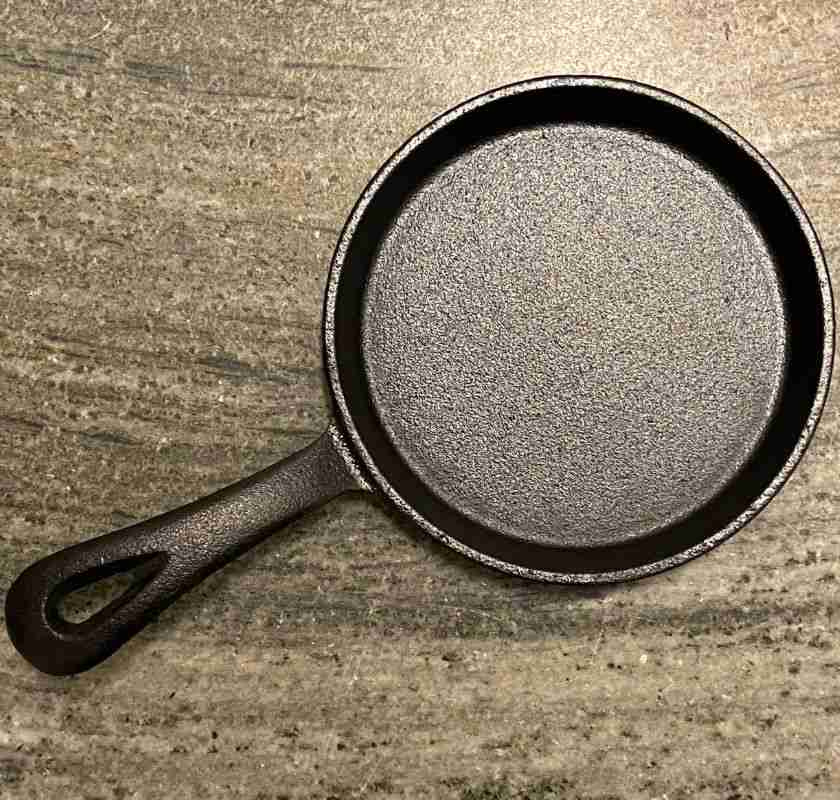 Minipanna rund 13 cm gjutj�rn