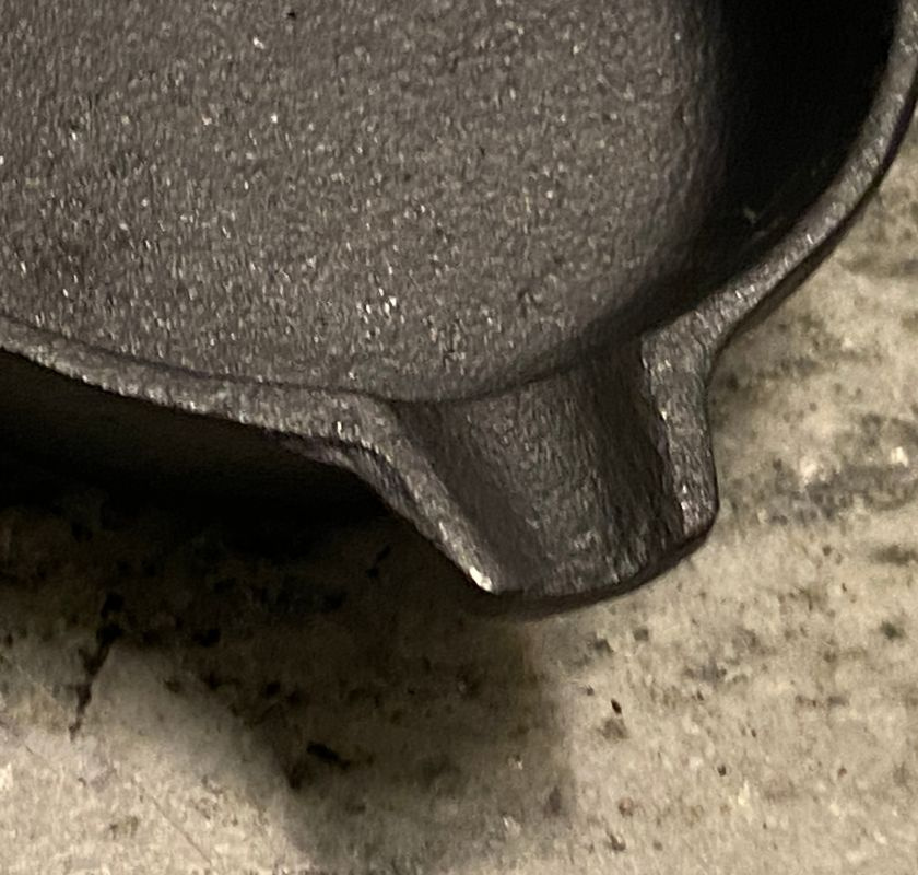 Liten panna i gjutj�rn med pip 6-pack