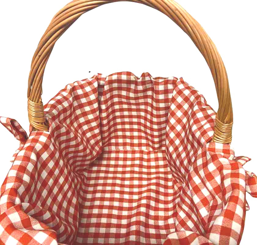 Picknick-korg i pil med r�drutigt tyg detalj insidan