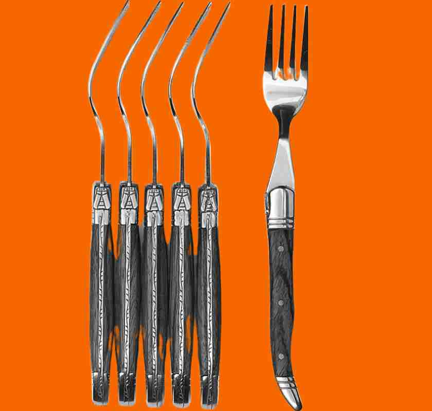 Gafflar med svarta handtag Laguiole 6st mot orange bakgrund