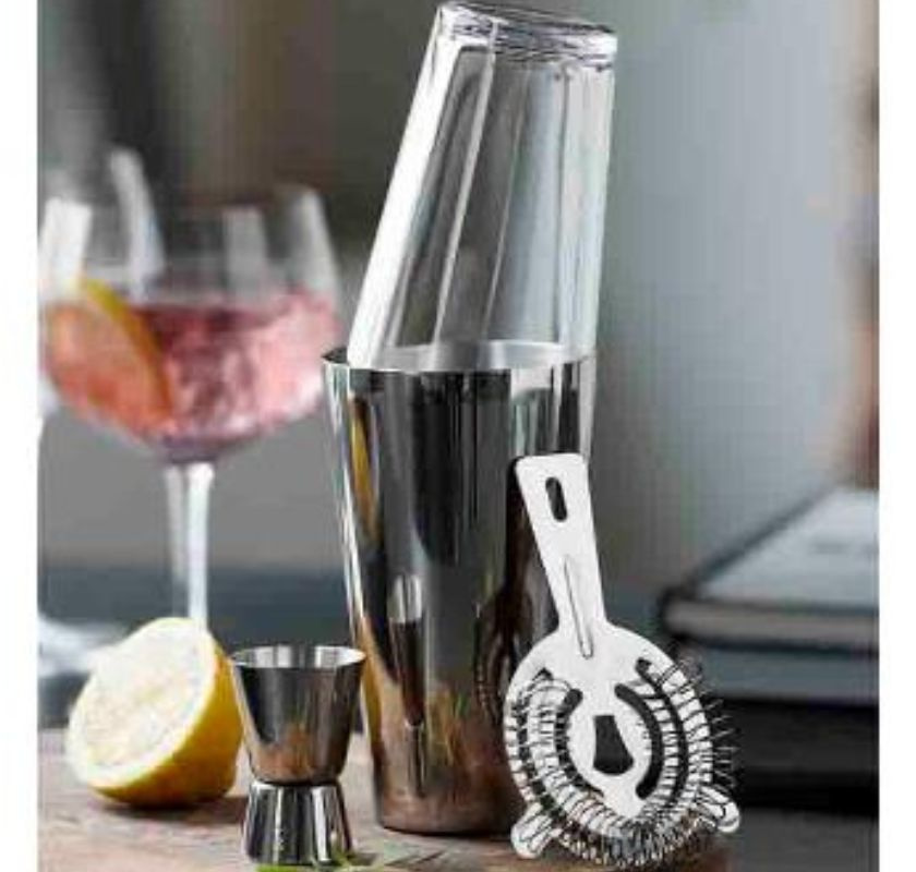 Cocktailset med Bostonshaker i st�l och glas, sil och m�tglas