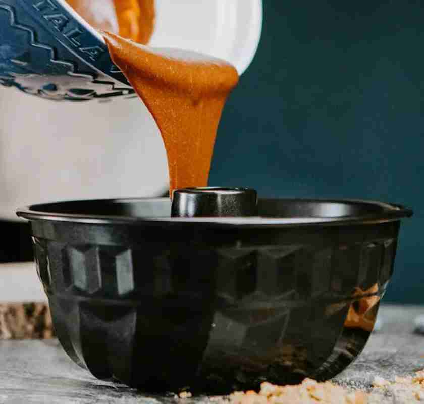 h�ller smet i sockerkaksform