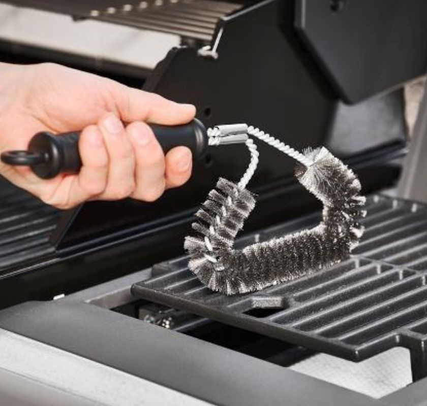 reng�ring av grillgaller med st�lborste