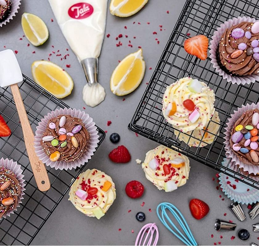 Bakgaller cupcakes sprits och andra bakverktyg
