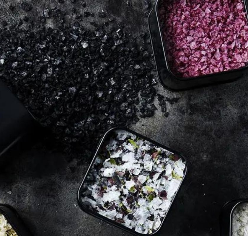 Svart, vinr�tt & t�ngsalt i presentask Mill & Mortar