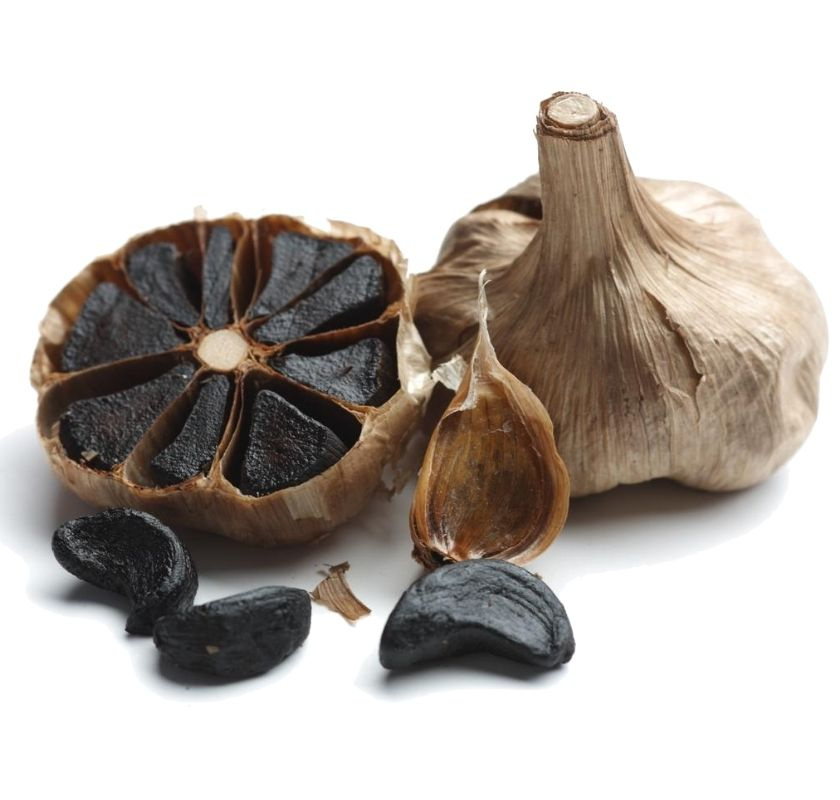 Delad svart vitl�k och hel black garlic