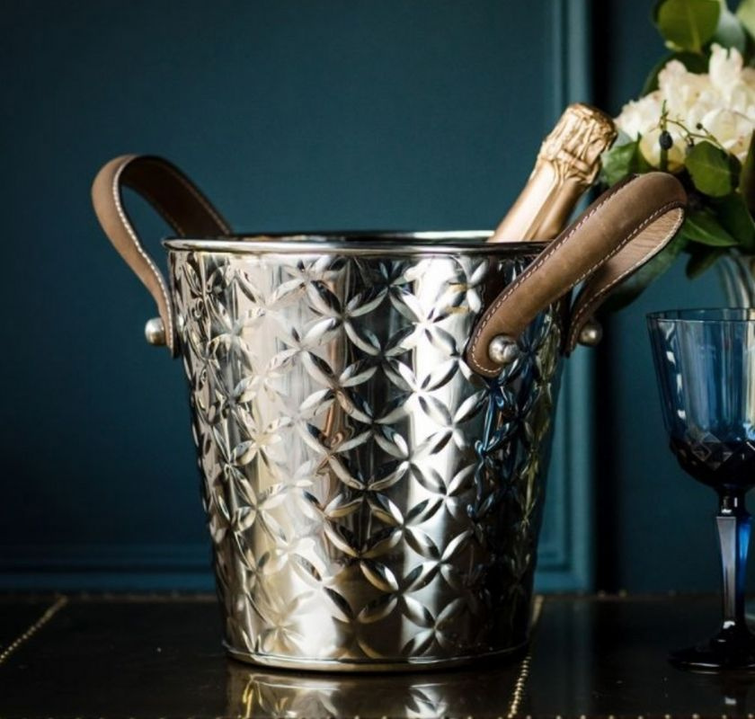 Vinkylare med l�derhandtag och champagneflaska