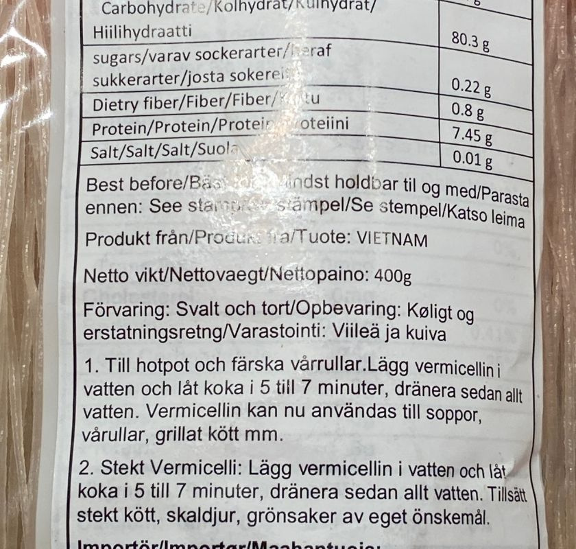 Tillagningsinstruktion p� baksidan av nudelf�rpackningen