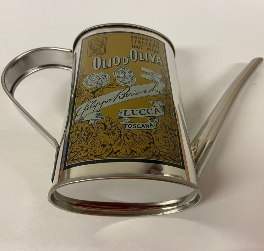 kannan med en skymt av botten