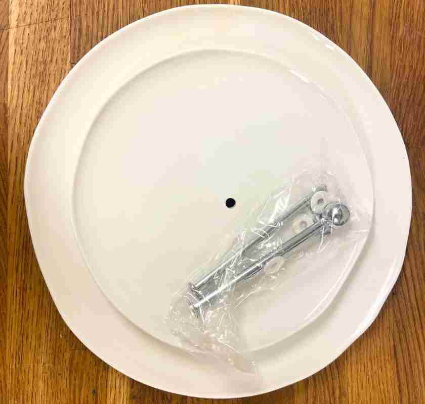 Kakfat 2 v�ningar levereras i ett platt paket 2 fat och st�llning i 2 delar