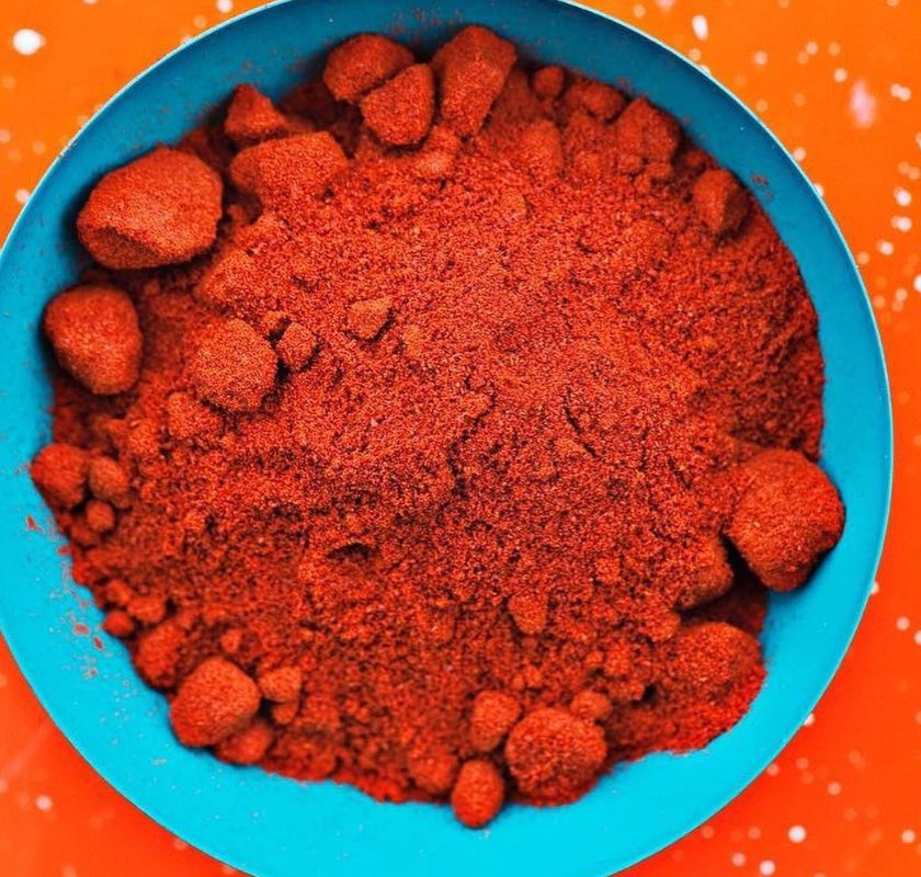 Piment�n r�kt paprikapulver p� ett fat