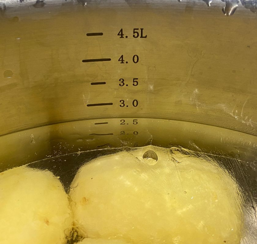 Potatis i grytan och volymmarkering