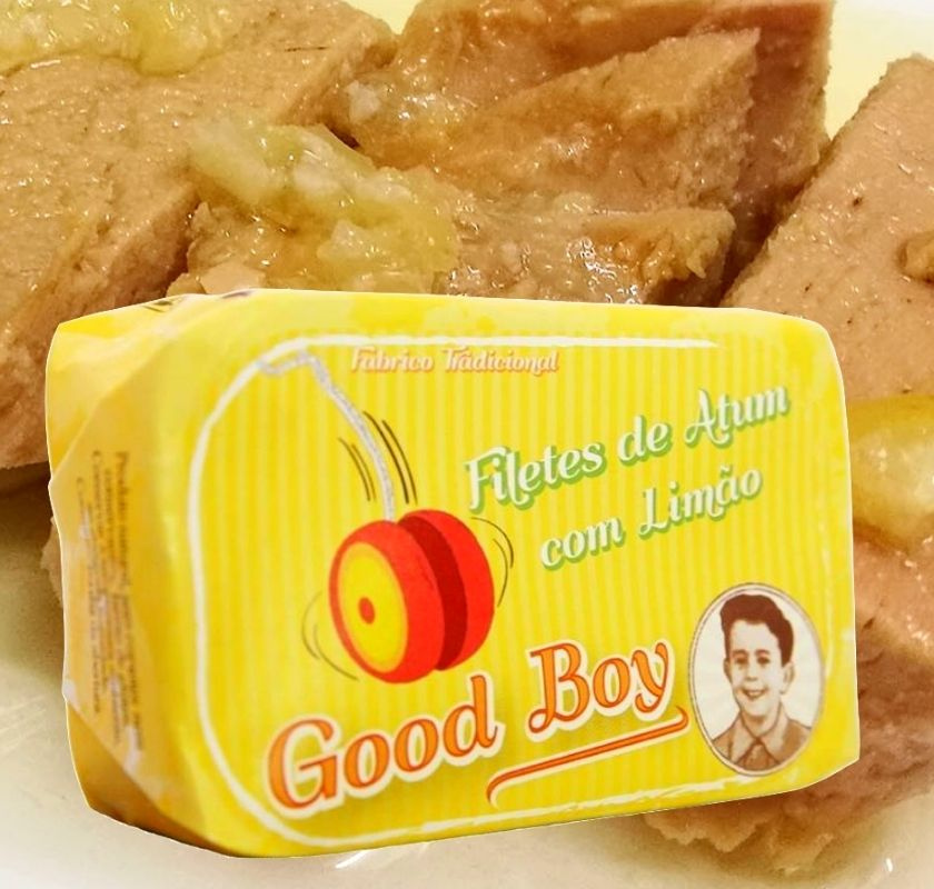 Tonfiskfil� i olivolja med citron burk ovanp� tonfisken