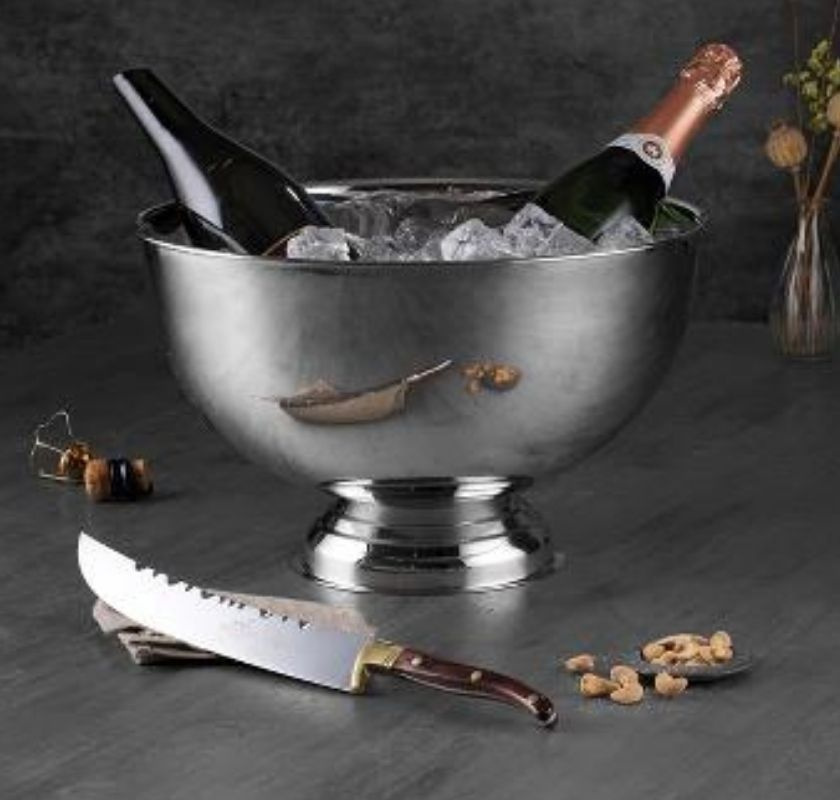 Champagnesabel och vinkylare med 2 flaskor