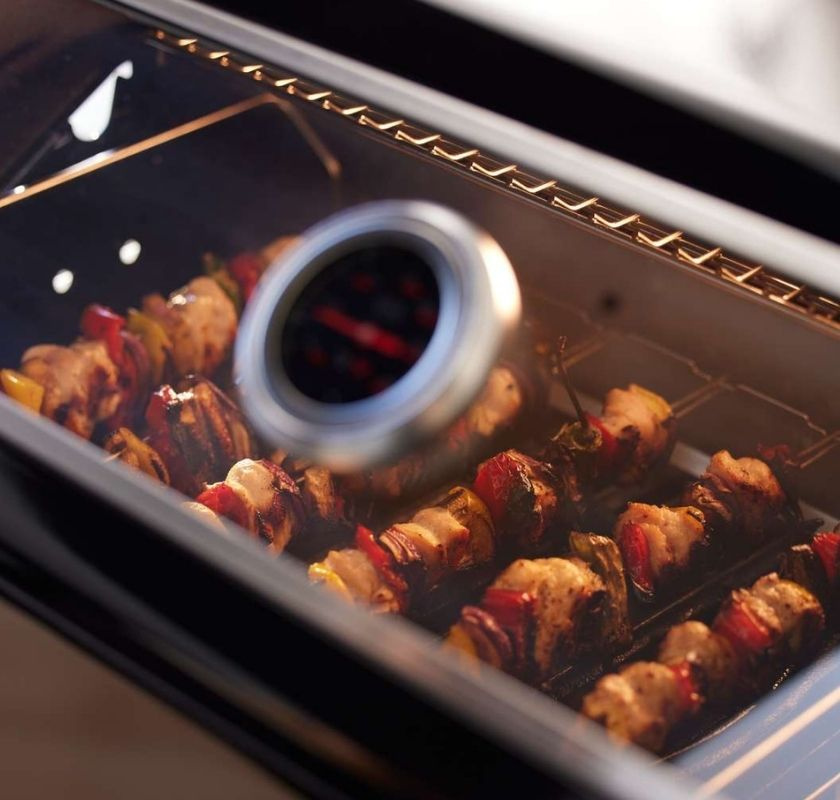 rillspett 6 st med h�llare p� grillen med luckan nere