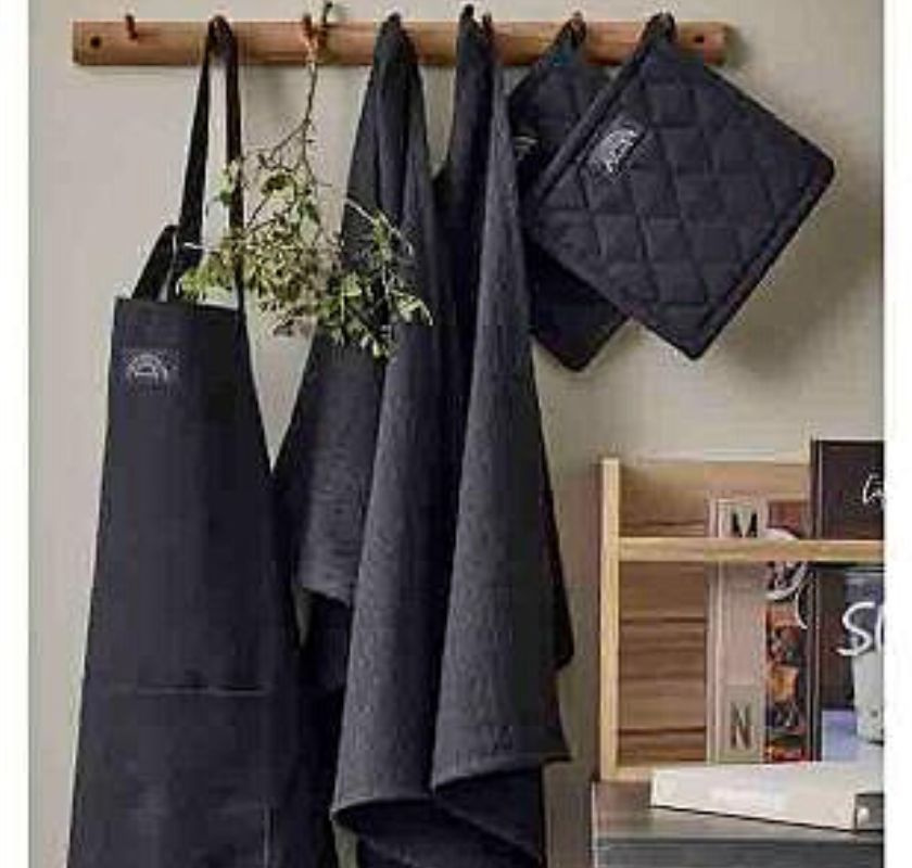 F�rkl�de, grytlappar, k�kshanddukar i set svart