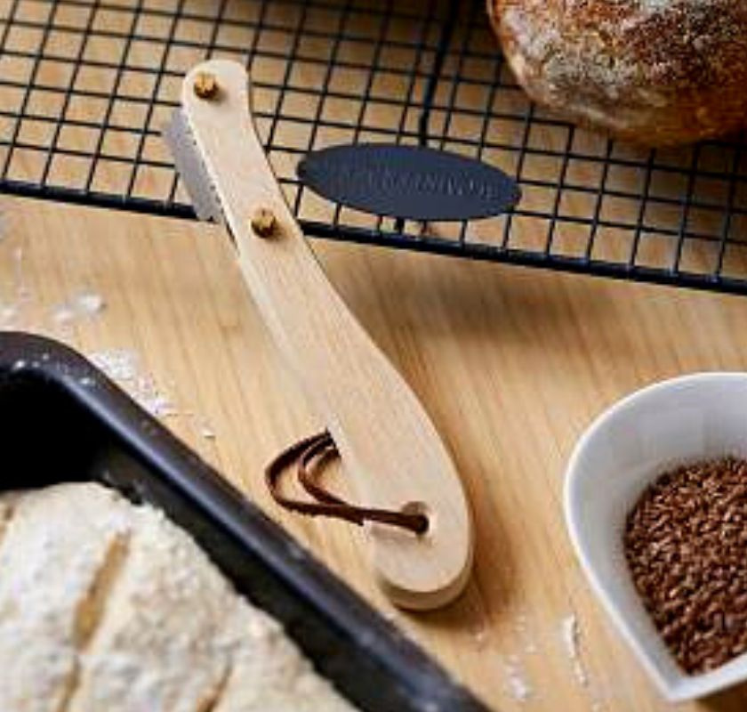 Snittkniv med rakblad och handtag i tr�