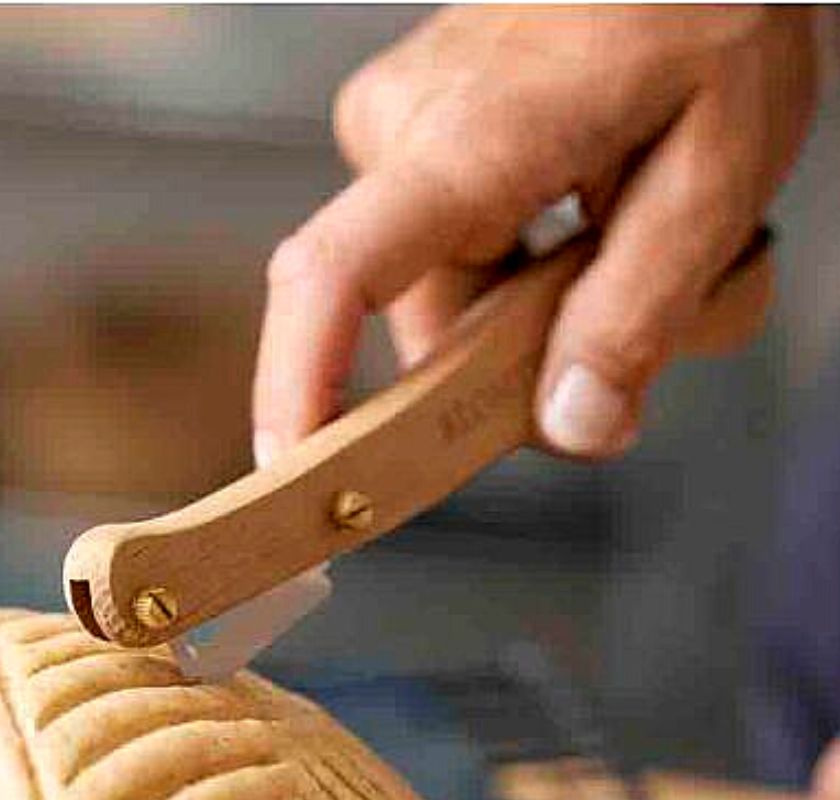 Snittkniv med rakblad och handtag i tr�