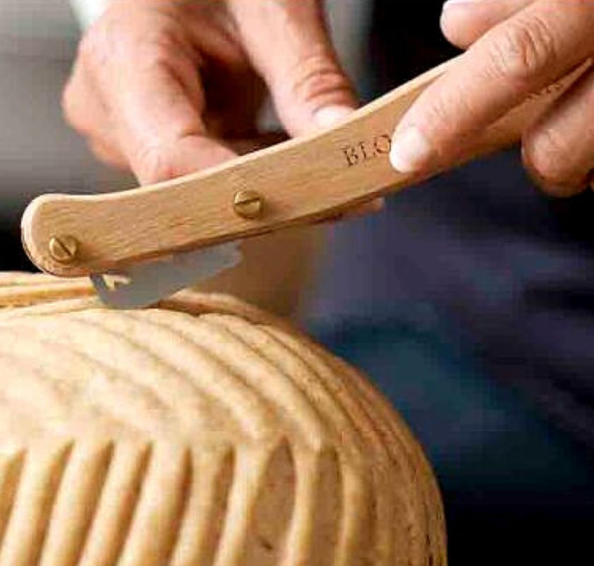 Snittkniv med rakblad och handtag i tr�