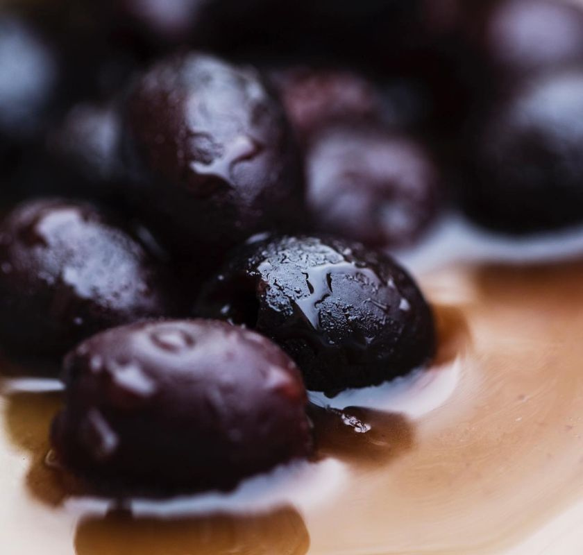 Mostardaoliver p� tr�skiva