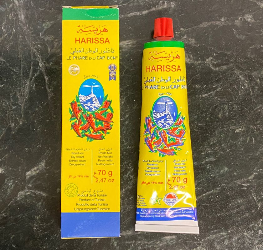 Harissa p� tub i f�rpackning