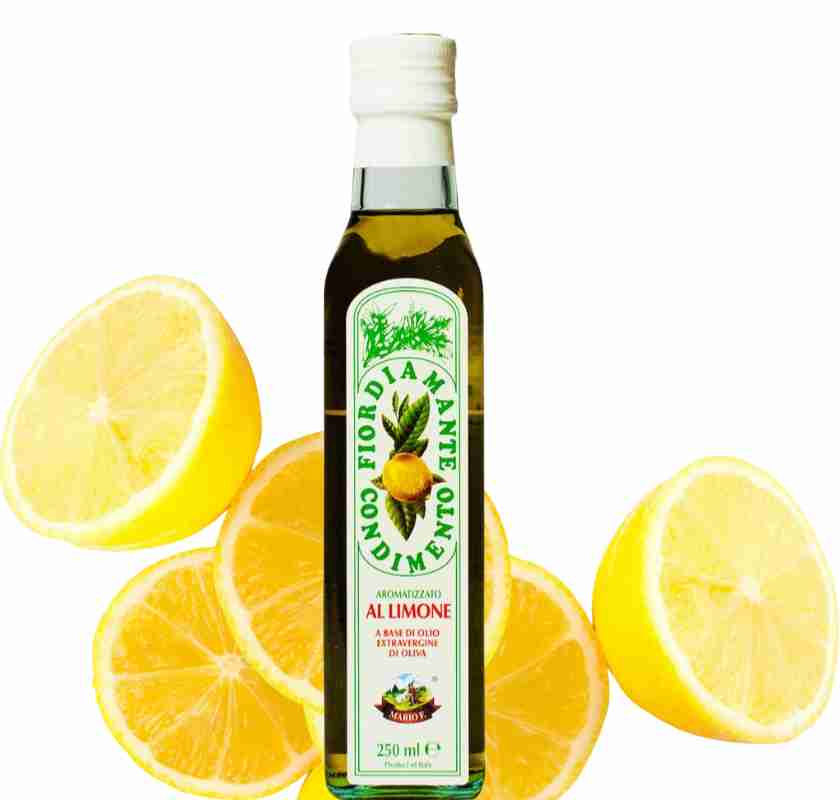 citronolja i glasflaska med vit kork