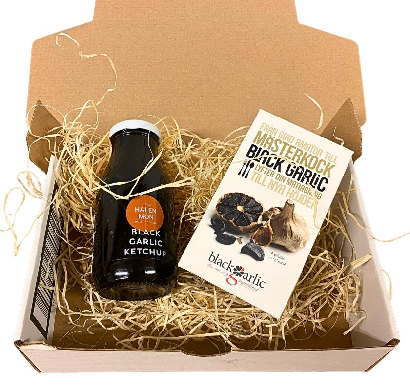 Black garlic set - en liten black box med black garlic ketchup och black garlic I presentförpackning