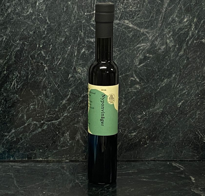 Nyponvin�ger fr�n H�gtorp G�rd ekologisk i m�rka smal flaska