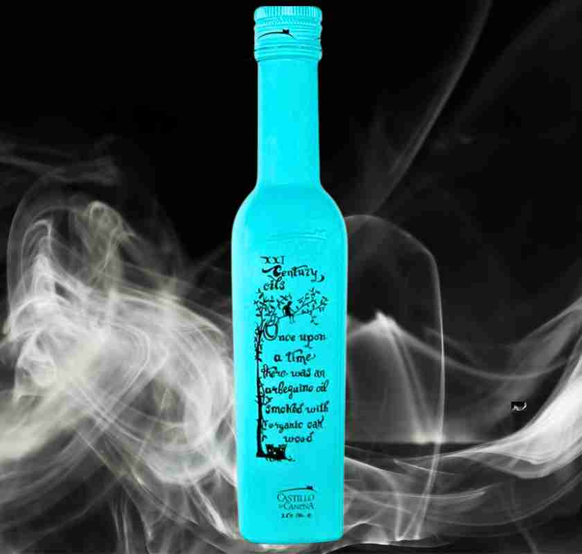 Olivolja ekr�kt Castillo de Canena med r�k i bakgrunden