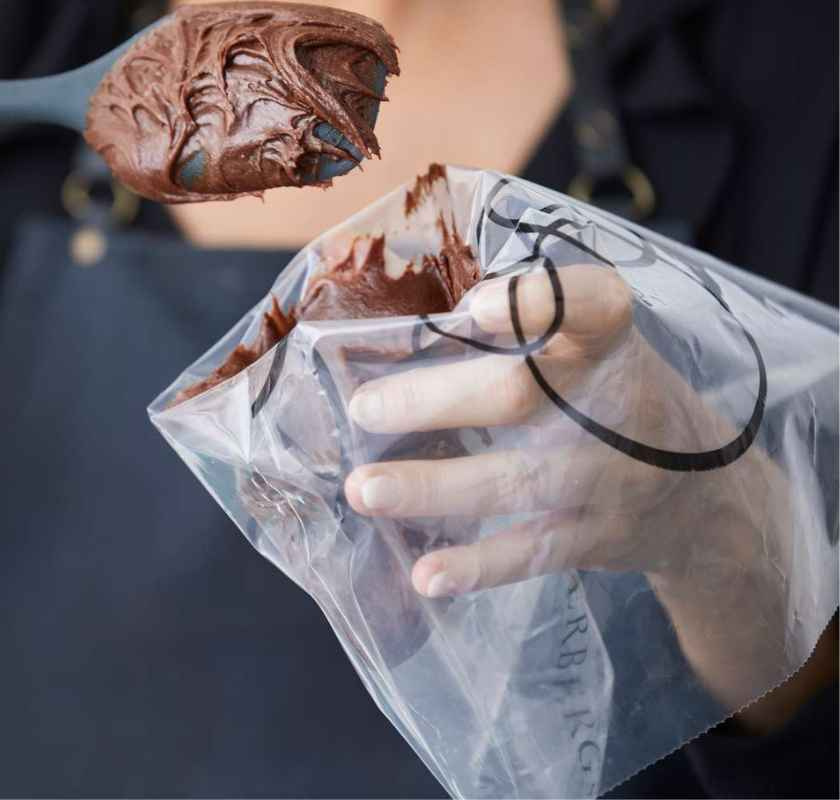 Spritsp�se eng�ngs fyller med chokladsmet